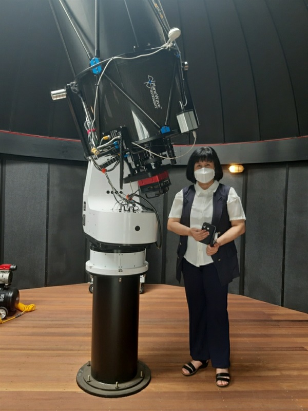 2019년도 주민참여예산위원 활동으로 제안한 천체관측시설을 방문한 김경희님의 모습. 