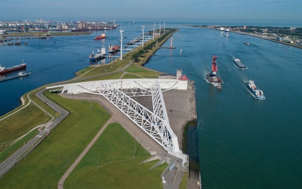 매스란트케링은 도시의 첫 번째 방어선으로 로테르담 항구의 선박과 주민을 보호하려는 목적으로 건설되었다.   