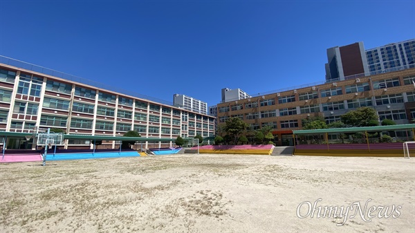 성남제일초등학교 전경