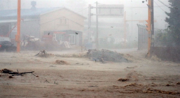 11호 태풍 '힌남노'로 많은 비가 내리면서 6일 오전 경북 포항시 남구 장기면 일대가 물에 잠겨있다. 2022.9.6