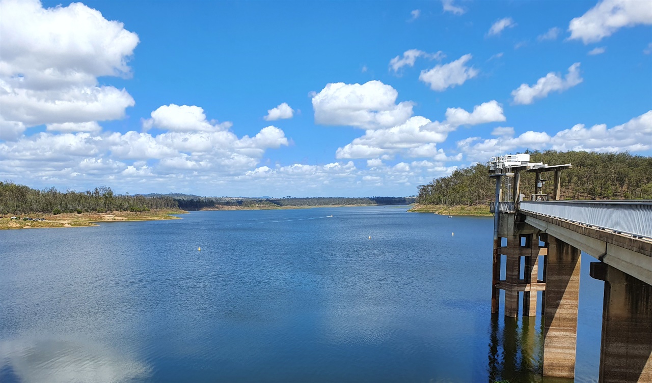 분다버그에 농사와 식수를 제공하는 호수(Monduran Lake)