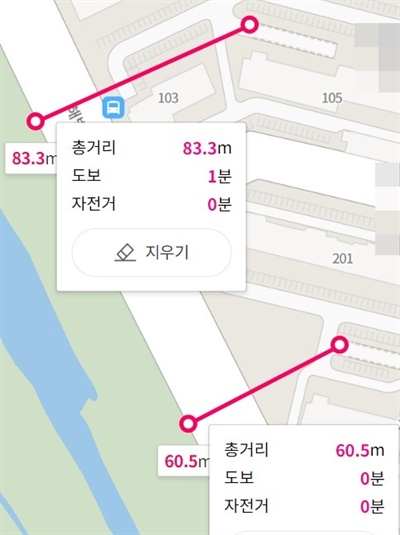 태풍 힌남노가 일으킨 경북 포항 남구의 한 아파트. 사망자가 발생한 1단지와 2단지 주차장과 범람한 하천인 냉천과의 직선 거리가 100m 안팎인 모습.