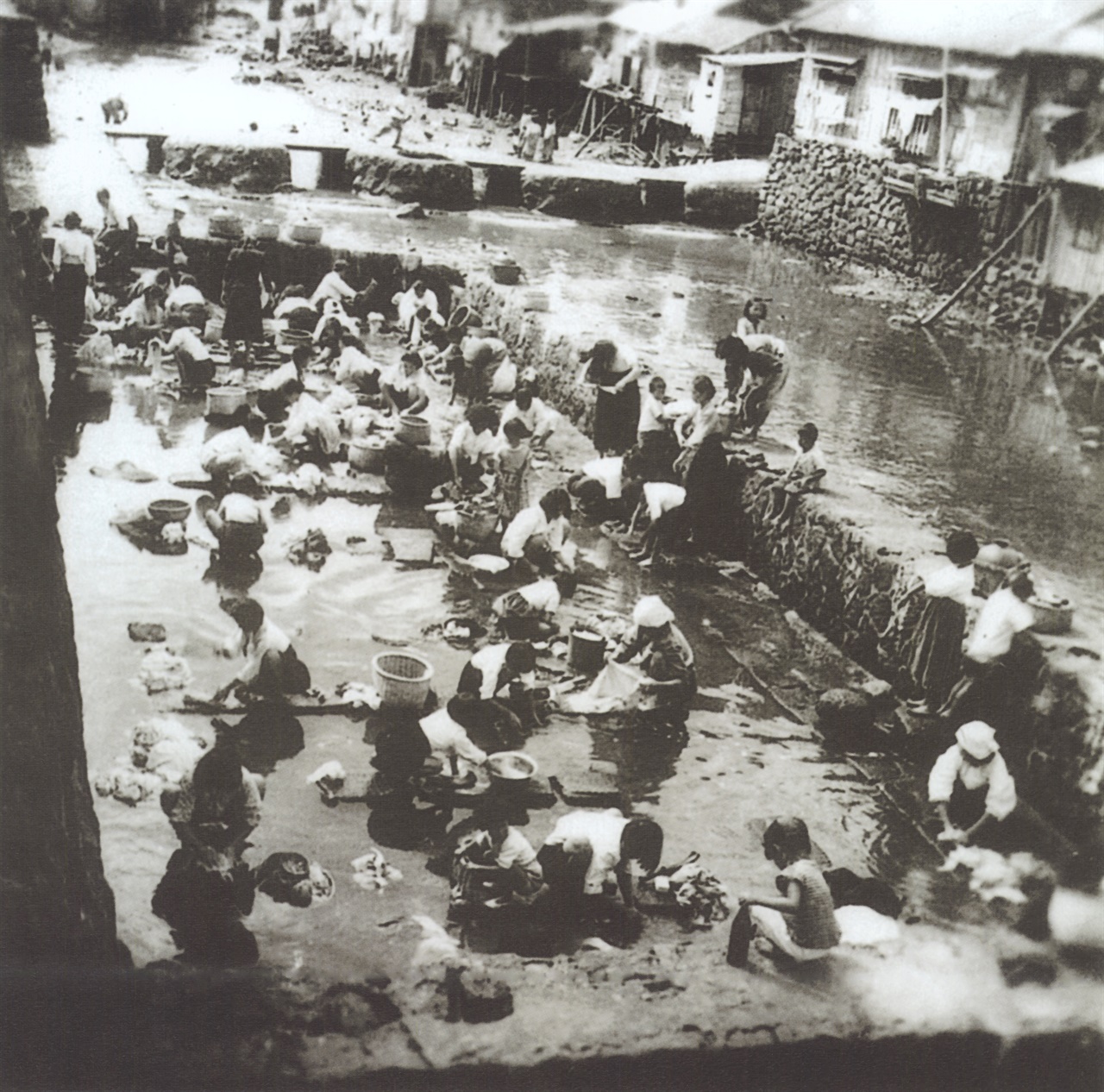 1950년 제주 산지천의 빨래 풍경 .