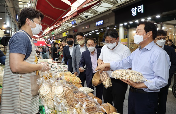  박완수 경상남도지사, 8일 오후 김해 외동전통시장 방문.