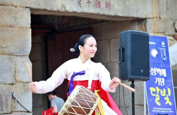 서산을 대표하는 서산해미읍성 축제가 축성 600주년을 맞아, 오는 10월 해미읍성에서 열린다. 해미읍성에서는 매주 주말 다양한 공연으로 관광객을 맞이한다.