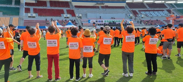 경상남도 중부권 돌봄노동자 지원센터는 18일 열린 창원야철마라톤대회에 참가했다.