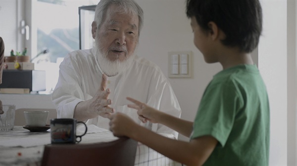  영화 <물방울을 그리는 남자>의 한 장면.