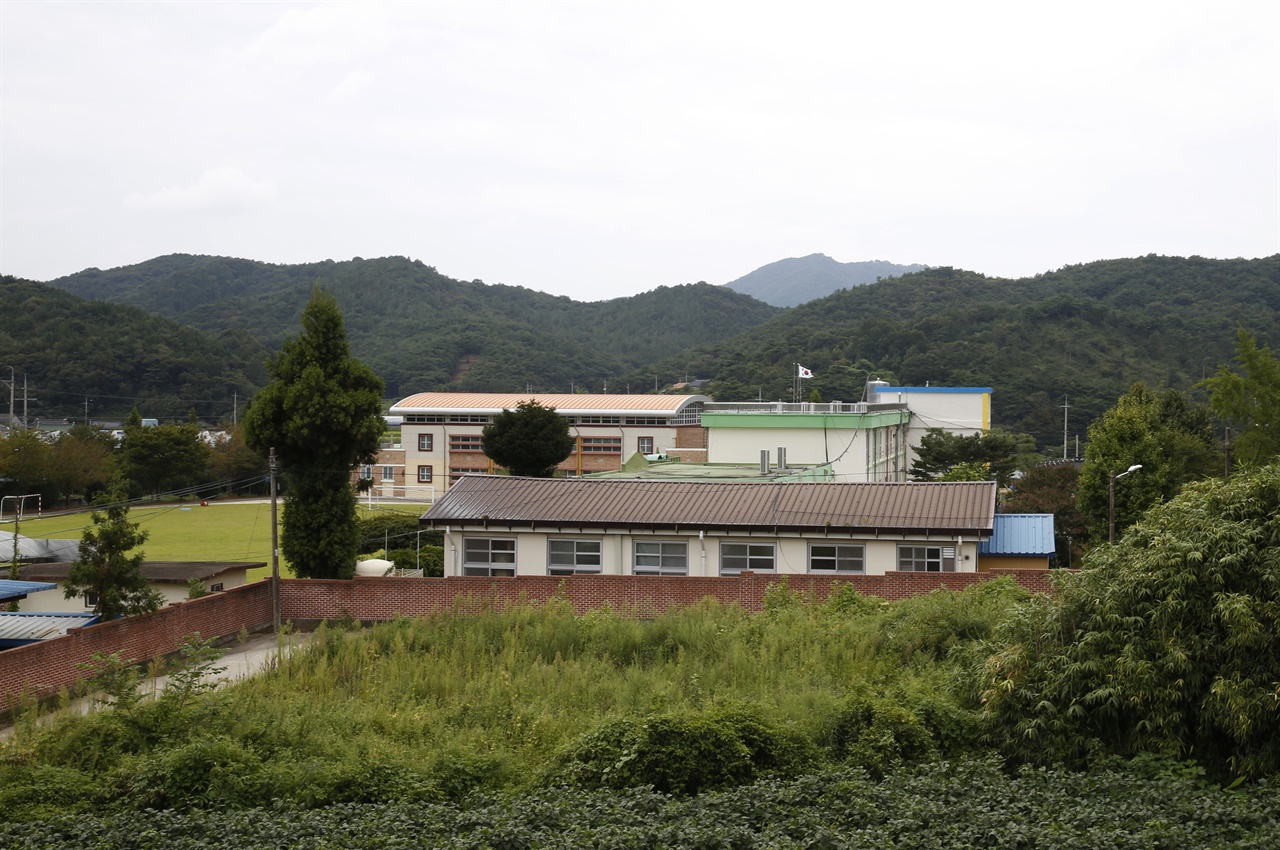 불갑초등학교. ‘민주학원의 새벽기관차’ 박관현이 다닌 모교다.
