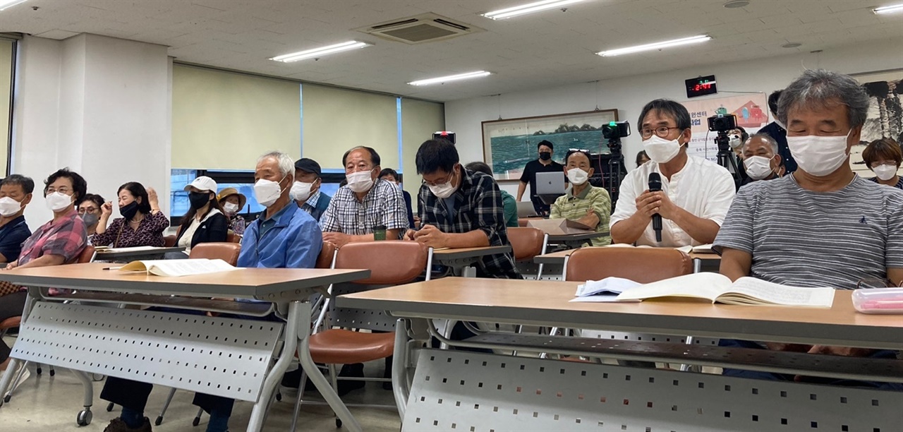 지난 21일 충남 청주에 위치한 충북 NGO센터에서는 산업단지 건설 관련 피해를 주제로 토론회가 열렸다. 