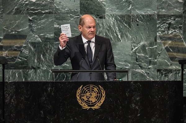 올라프 숄츠 독일 총리가 지난 9월 20일(현지시간) 미국 뉴욕 유엔본부에서 열린 제77차 유엔총회 일반토의에서 연설하는 모습.
