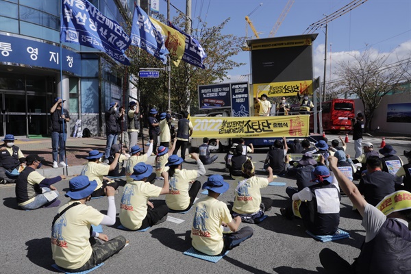 전국금속노동조합이 ‘불법파견?손배가압류 소탕단’은 9월 27일 오후 통영고용노동지청 앞에서 출범식을 열었다.