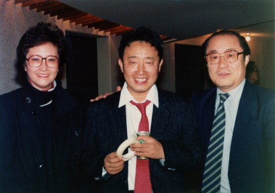 1989년 국립현대미술관에서 임히주, 백남준. 유준상 당시 국립현대 학예연구실장