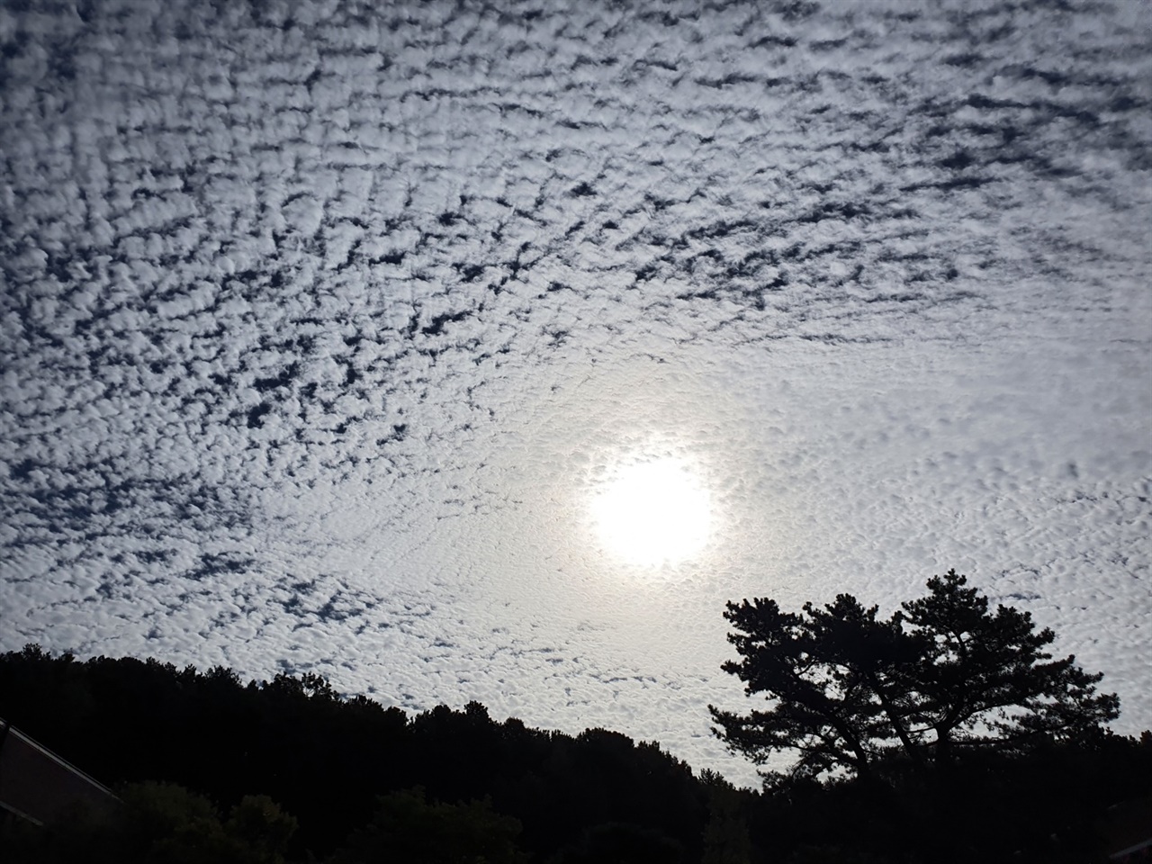  구름에 가려서 보이지 않아도, 빛은 거기에 있습니다. 