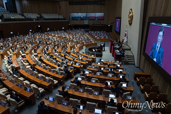 이재명 더불어민주당 대표가 28일 오전 서울 여의도 국회에서 열린 본회의에서 교섭단체 대표연설을 하고 있다.