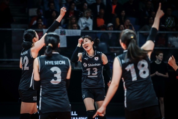  2022 세계선수권대회에서 크로아티아를 꺾은 한국 여자배구 대표팀 