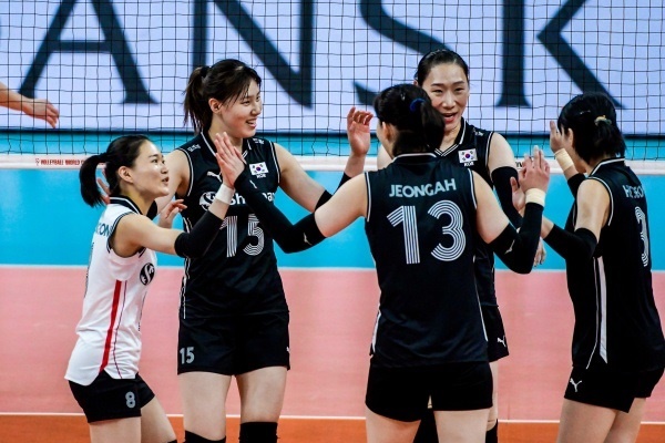  2022 세계선수권대회에서 크로아티아를 꺾은 한국 여자배구 대표팀 