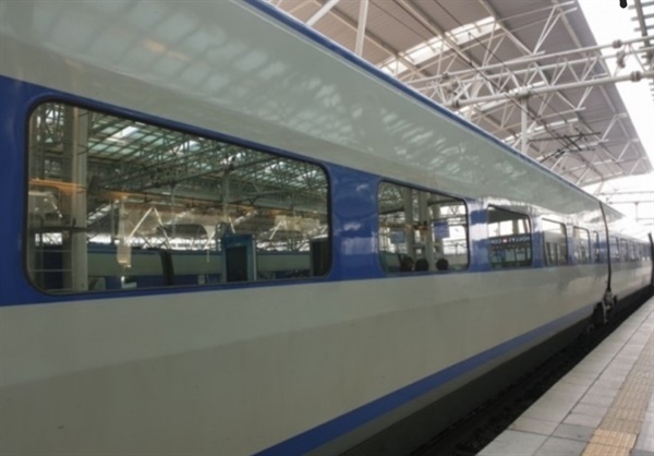 기차는 교통 상황에 영향을 받지 않는 출장의 유용한 교통 수단이다. 