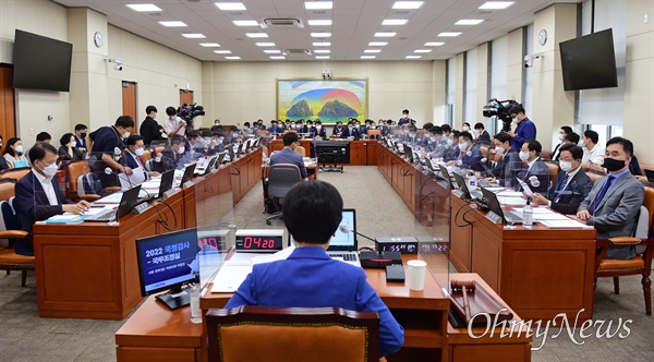  4일 국회에서 정무위원회의 국무조정실·국무총리비서실에 대한 국정감사가 열리고 있다.