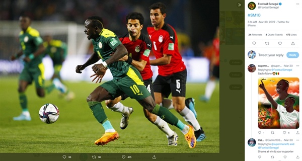 사디오 마네 세네갈 최고의 스타 마네가 이집트와의 경기에서 드리블을 시도하고 있다. 