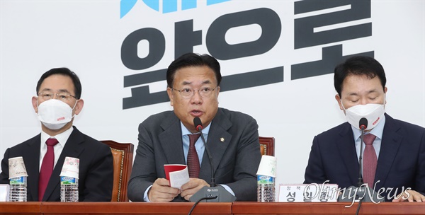 정진석 국민의힘 비상대책위원장이 6일 오전 서울 여의도 국회에서 열린 비상대책위원회의에서 발언하고 있다. 