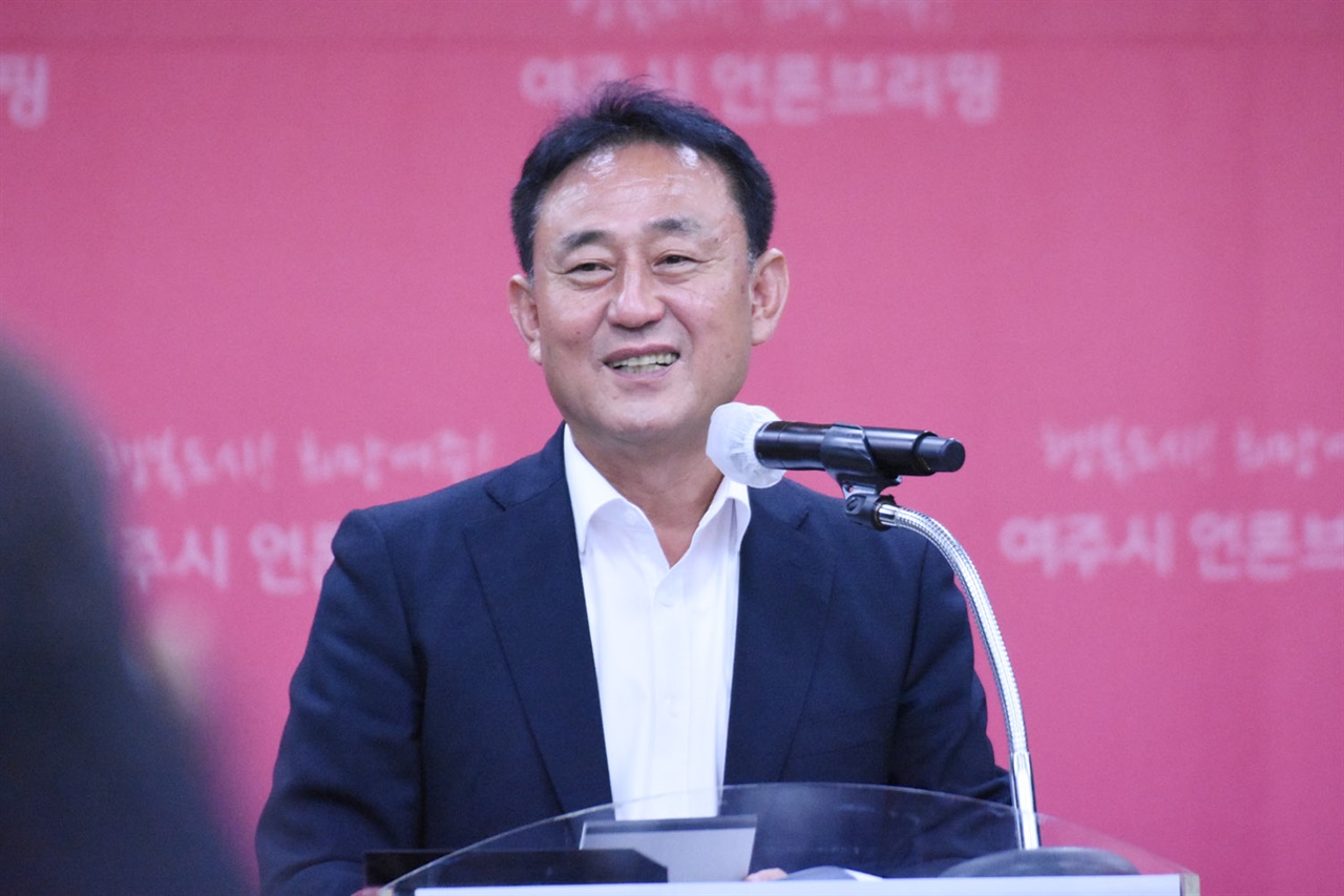 이충우 여주시장은 6일 취임 100일을 앞두고 여주시청 대회의실에서 민선8기 첫 정책 브리핑을 개최했다. 