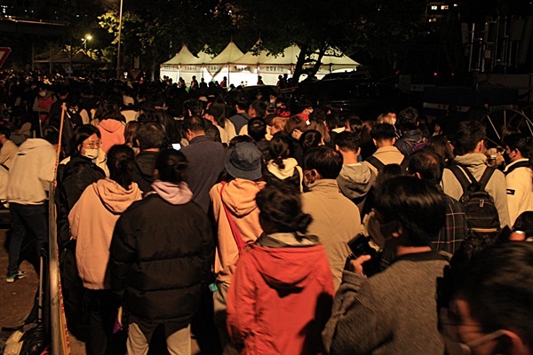 서울세계불꽃축제 2022, 축제가 끝난 뒤 집으로 돌아가는 사람들.