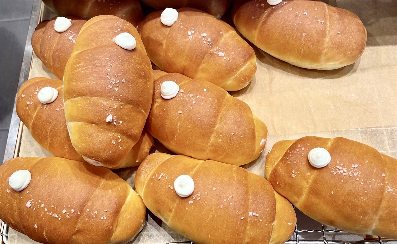 고짠고짠의 정석 소금빵에 각종 크림을 넣어 단맛을 추가한 고짠단 소금빵처럼 소금빵은 지금 k디저트로 진화 중이다.