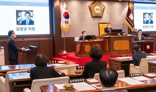 제307회 강남구의회 임시회 구정질문 모습.
