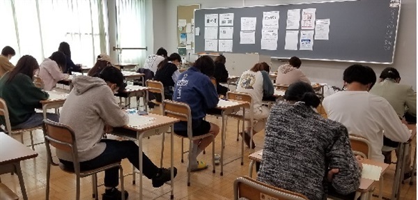          교토 시험장에서는 특별한 사고없이 수업생들이 열정적으로 시험에 참가했습니다.