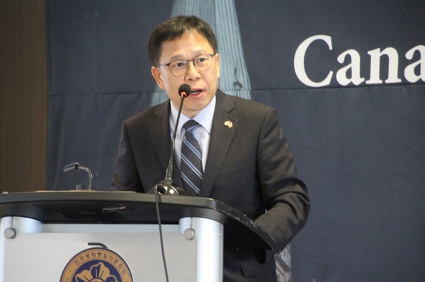임 웅순 주 캐나다 대사는 부임 후 첫 공식 행사 인사를 하고 있다.