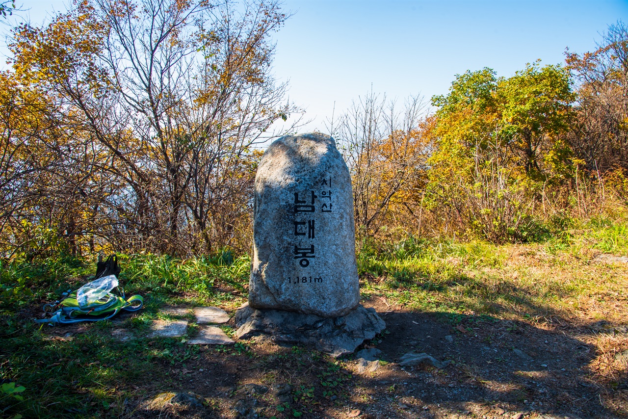 해발 1,181m 치악산 남대봉. 치악산 정상 비로봉에서 남쪽으로 12.0km 아래에 있다(등산로 기준).