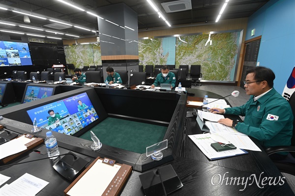 경상북도는 김학홍 행정부지사 주제로 재난관련 긴급 영상회의를 갖고 도내에서 열리는 행사에 대해 안전상황을 점검할 것을 당부했다.