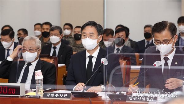 신범철 국방부 차관이 지난해 11월 4일 서울 여의도 국회에서 열린 국방위원회 전체회의에 출석해 있다(자료사진). 
