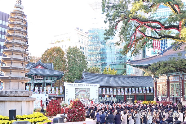 이태원 압사 참사 희생자를 추모하기 위한 추모 위령법회가 4일 오후 3시 서울 종로구 조계사에서 엄수됐다.