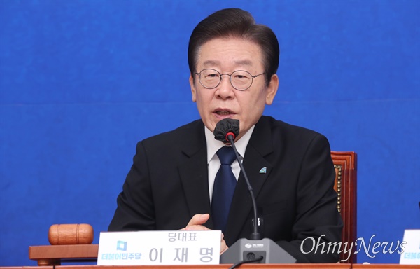 이재명 더불어민주당 대표가 9일 오전 서울 여의도 국회에서 열린 최고위원회의에서 발언하고 있다.
