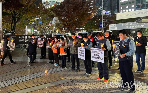 11월 9일 저녁 창원 한서빌딩 앞에서 열린 이태원 참사 추모제.