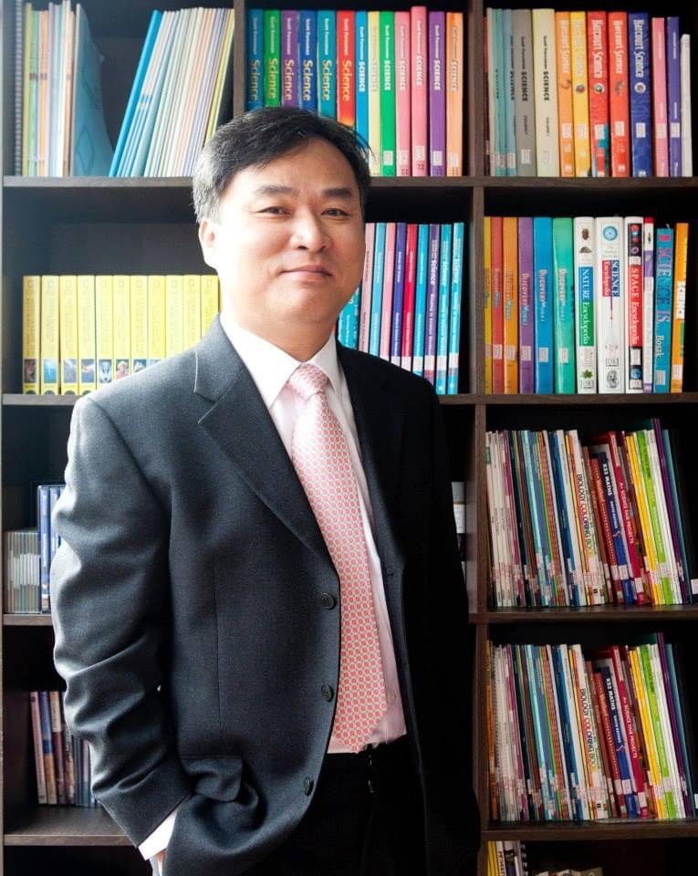 '벗이여 해방이 온다'의 작사, 작곡자인 이창학씨는 서울 강남 대치동에서 과학영재학원을 10여 년 운영하기도 했다.