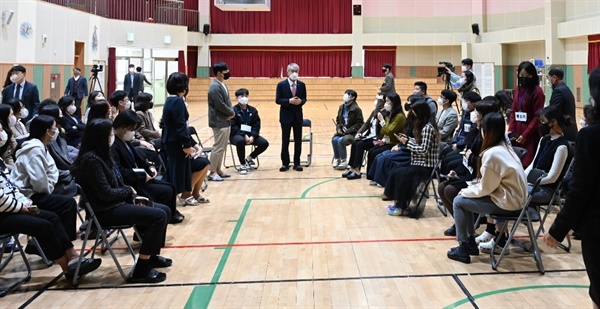 박종훈 경남도교육감은 14일 거제 상동초등학교를 방문했다.