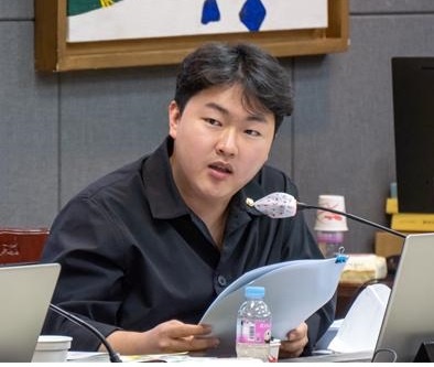 행정사무감사에서 강남구 정책 컨트롤타워의 필요성을 제기한 강남구의회 우종혁 의원.