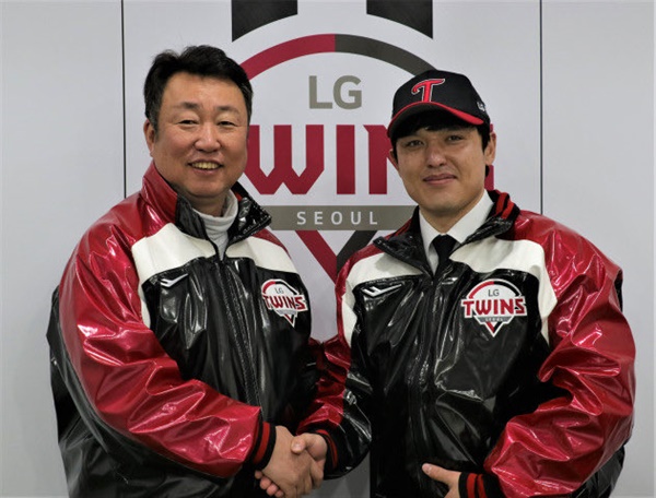  LG와 손을 잡은 포수 박동원(오른쪽)