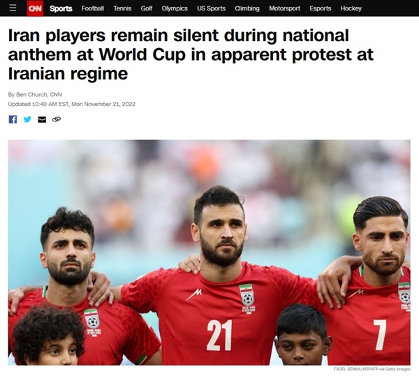  2022 카타르 월드컵에 출전한 이란 대표팀 선수들의 국가 제창 거부를 보도하는 미 CNN 방송 갈무리