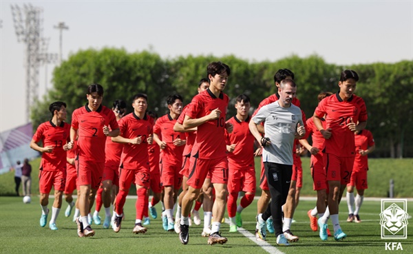 한국대표팀 벤투호가 카타르 현지에서 적응 훈련을 실시하고 있다.