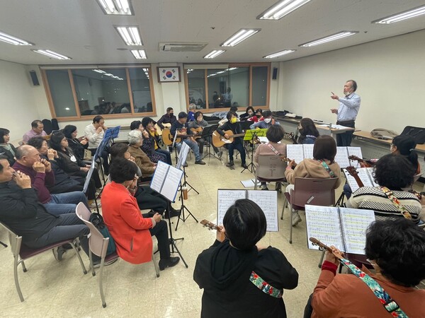 ‘사천울림오케스트라’가 12월 3일 오후 3시 를 주제로 사천문화원 대공연장에서 연주회를 연다.