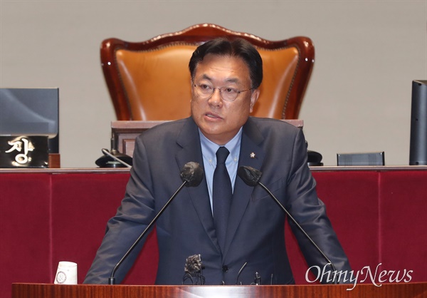 정진석 국민의힘 비상대책위원장이 23일 서울 여의도 국회에서 열린 의원총회에서 발언하고 있다.