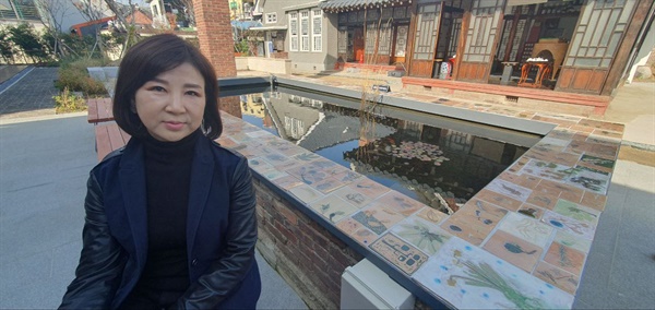 이곳에서 불과 10분 거리에서 30년간 살아온 김화영(52) 씨는 이곳을 리모델링한 공공미술프로젝트에 작가로 참여했다. 