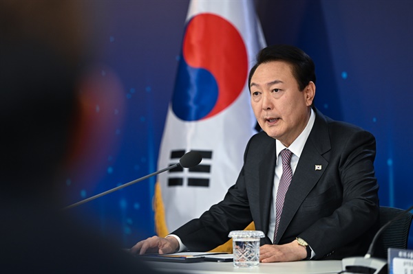 윤석열 대통령이 11월 23일 서울 서초구 대한무역투자진흥공사(KOTRA)에서 제1차 수출전략회의를 주재하고 있다.