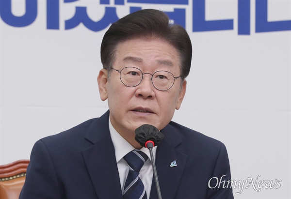 이재명 더불어민주당 대표가 28일 서울 여의도 국회에서 열린 최고위원회의에서 발언하고 있다. 