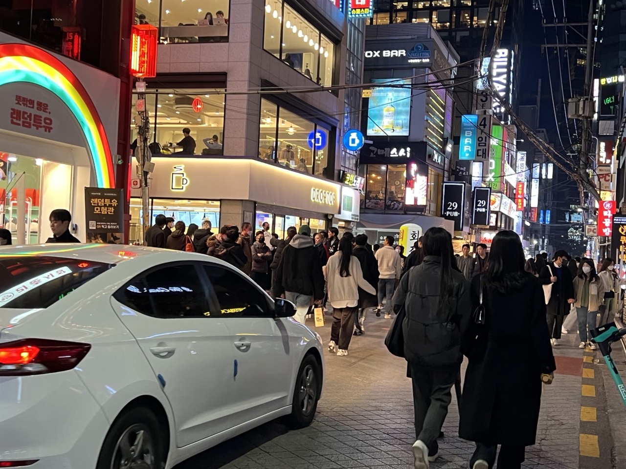  강남역 11번 출구 뒤 먹자골목