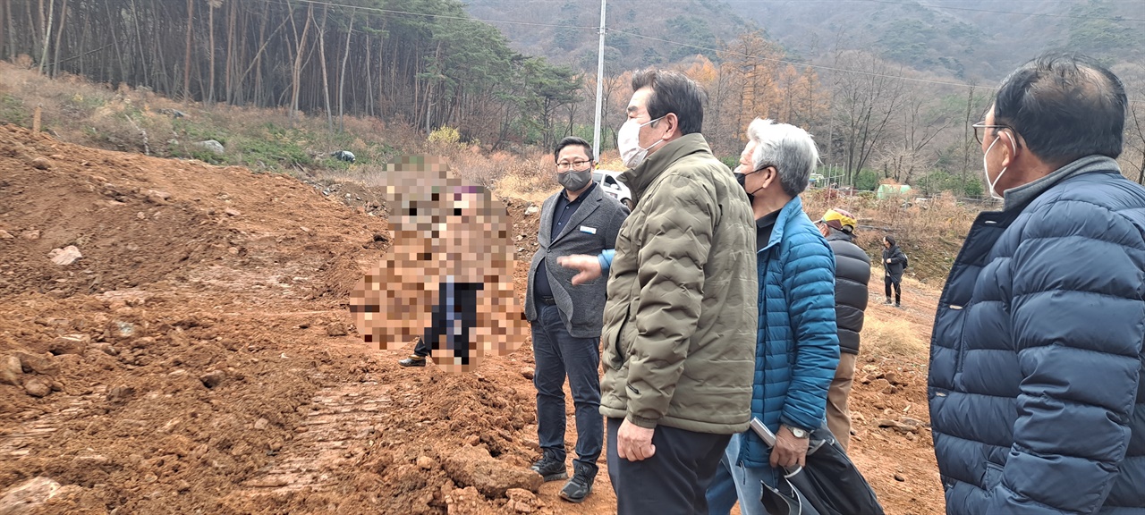 28일 김동일 보령시장이 라원리 폐기물 불법 매립지 현장을 찾았다. 