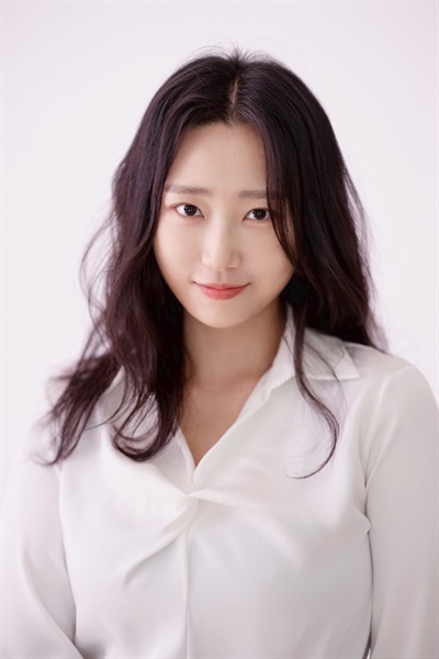  배우 류아벨이 지난 24일 개봉한 영화 <세이레>로 관객과 만나는 중이다.